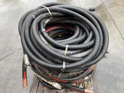 Beaucoup de tuyaux de soufflage avec raccords