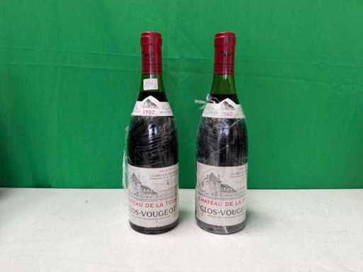 Clos-Vougeot Grand Cru 1982 de la Château de la Tour, Burgundia. Vechiul Pinot Noir Grand Cru de la una dintre cele mai faimoase podgorii de pe Côte de Nuits. (2x)