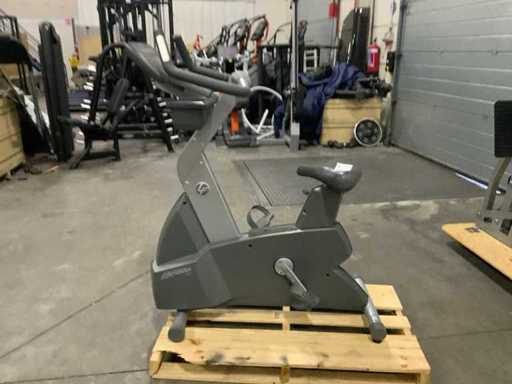Life Fitness 95CI silverline Uprightbike Home Trainer