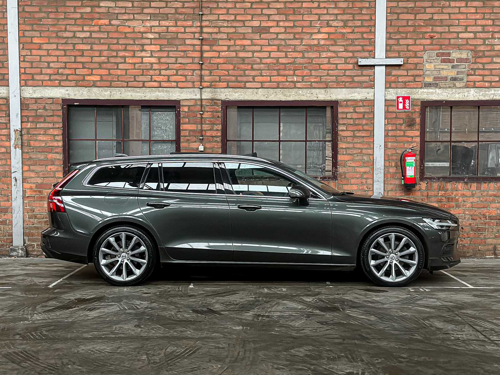 Volvo V60 2.0 T4 Moment.Pro 188pk 2019, ZP-740-L
