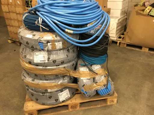 Partia węży do wody itd.