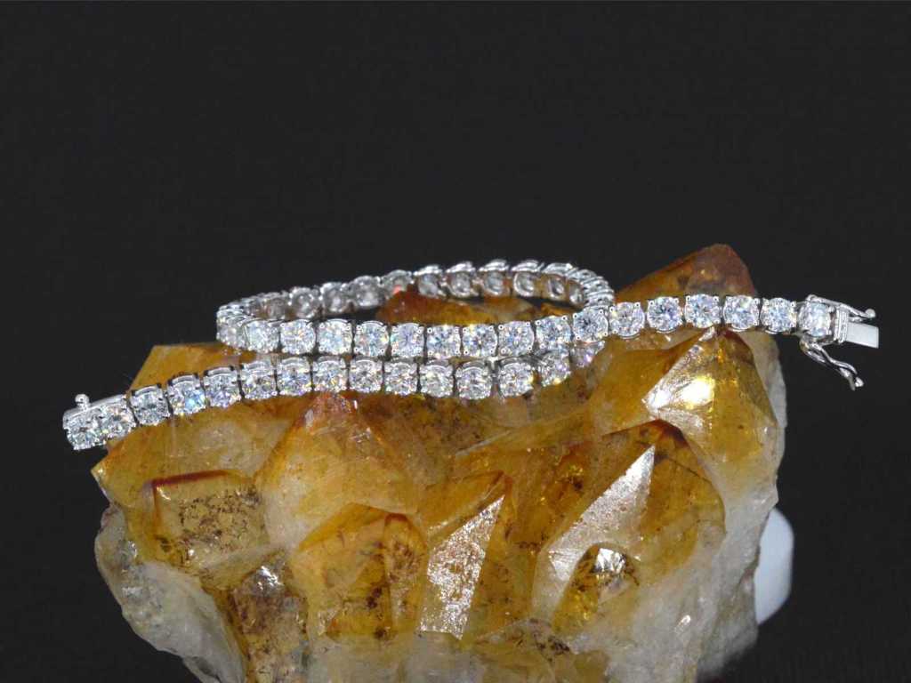 Tennisarmband aus Weißgold mit Diamanten im Brillantschliff von 7.40 Karat