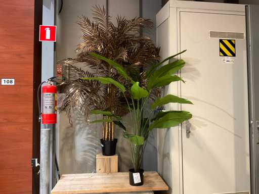 Artificial plant (2x)