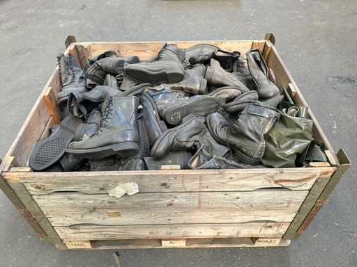 Charge von Armeetruhen