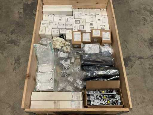 Charge von Installationsmaterialien