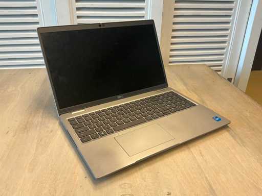 Laptop - Dell Inc. - Latitude 5520