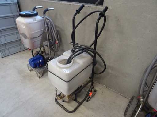 Solar vulstation en spoelcenter