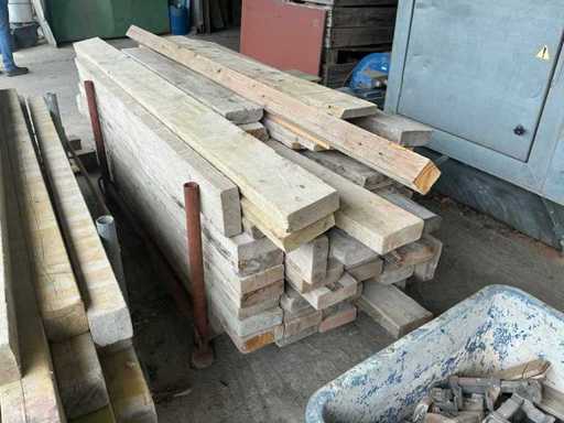 Série de poutres en bois