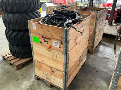 Batch of various hydraulic lines