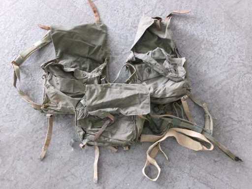 Franz. Borsa da combattimento, grigia, parzialmente difettosa (R13) (31x)