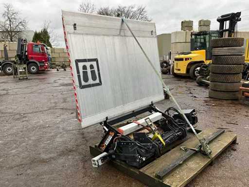 2007 Dhollandia SHLM42 tail lift