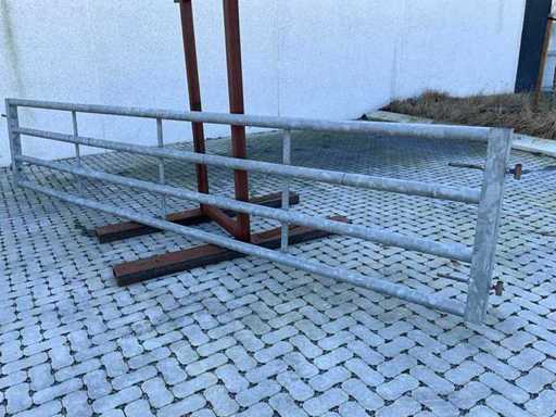 Porte galvanisée de la prairie