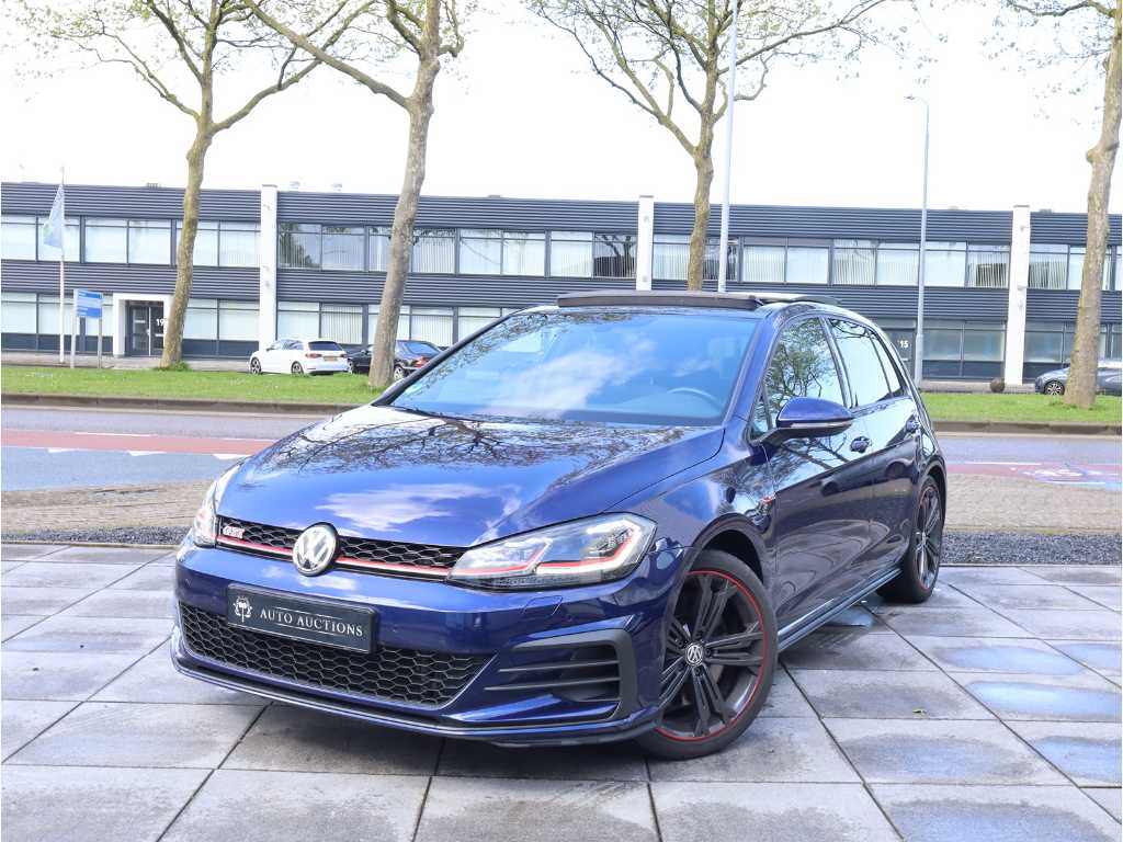 Volkswagen Golf GTI 2.0 TSI 245HP Automatic 2019 Panoramic Roof Dynaudio Rear View Camera Virtual Cockpit 18"Inch