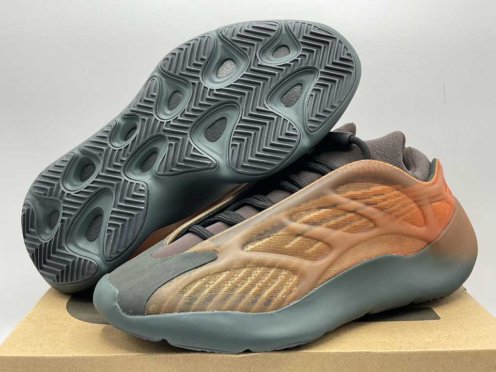 Adidas Yeezy Boost 700 V3 Copper Fade Sneakers 42 2/3