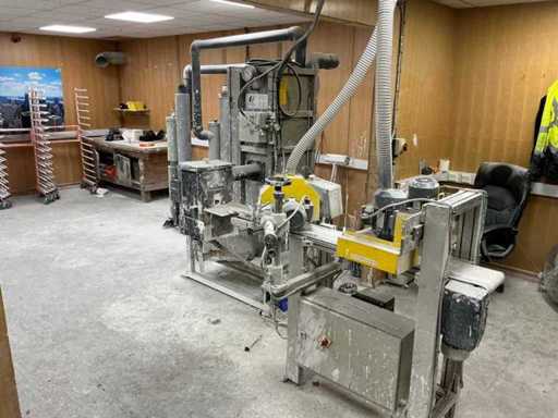 Mașină de turnat lac