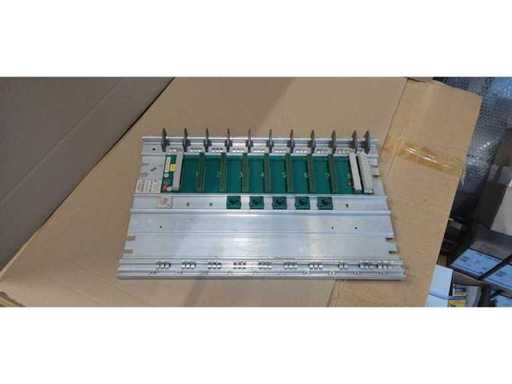 SIEMENS - 6ES5701-1LA12 - SIMATIC S5, ER 701-1 SUBRACK - GEBRUIKT