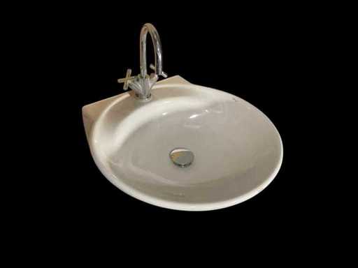 Keramag Keramikspüle 55x55 cm mit Dornbracht-Wasserhahn