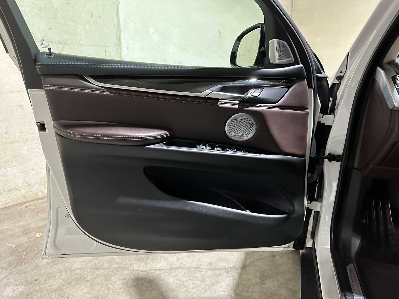 BMW X5 xDrive50i 4.4 V8 High Executive 449pk 2014, J-094-RR