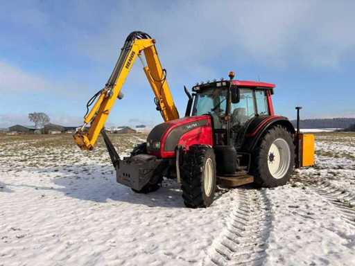 VALTRA N121 with boom arm tractor