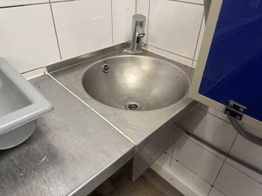 Hand sink