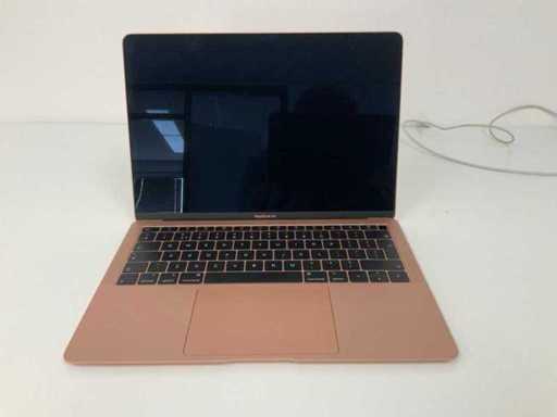 Apple A1932 13-calowy MacBook Air MRE82LL/A Laptop