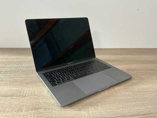 Apple MacBook Pro (13-inch, 2016, Two Thunderbolt 3 ports)