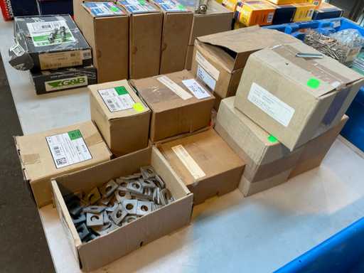 UPAT Mounting material and nails (11x)