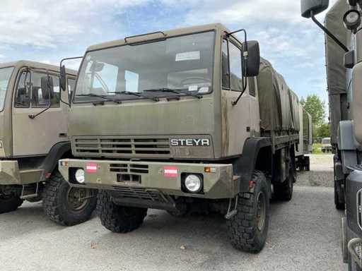 Pojazd wojskowy Steyr 12M18 z 1986 roku
