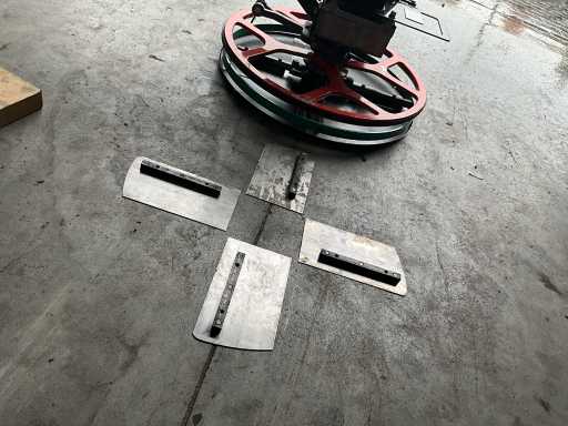 Easy-Going - Acier manganèse / SBJ600 - Moule papillon - machine à truelle - 2025 (4x)