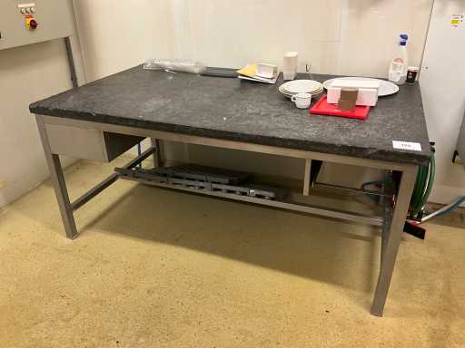 Table de travail en acier inoxydable