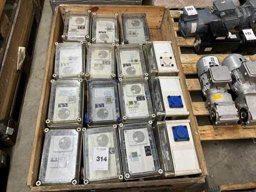 230V-Schrank mit Dämmerschalter und Timer (15x)