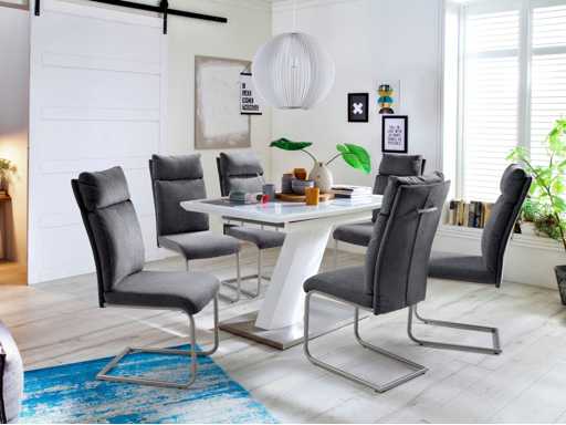 Extendable dining table