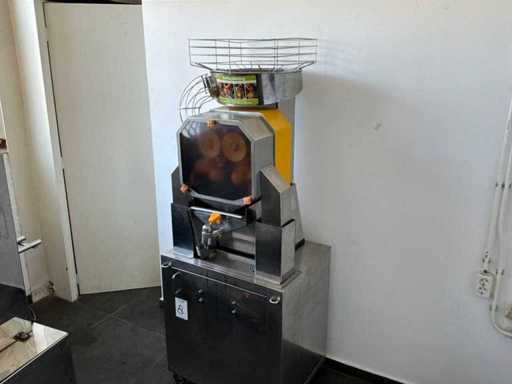 Pressa Zumex Completamente Automatica per Agrumi 2011