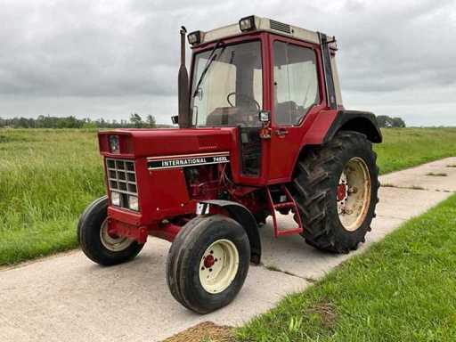 1983 International 745XL Tractor agricol cu tracțiune pe două roți