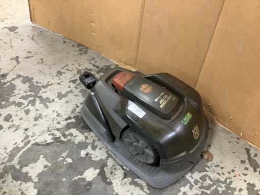 Husqvarna 305 Robot de tuns iarba