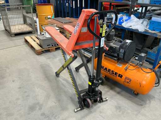 Hydraulic scissor pallet truck