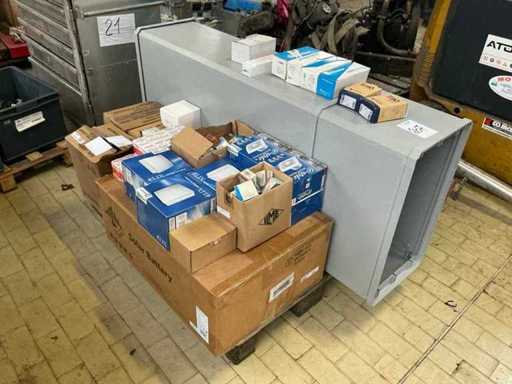 Stock of accessories, spare parts and warehouse stocks