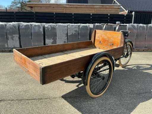 Gezelle-Lastenfahrrad mit zusätzlicher Box