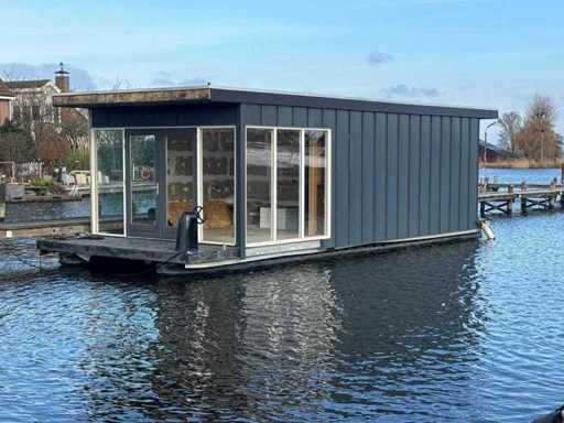2005 - House boat