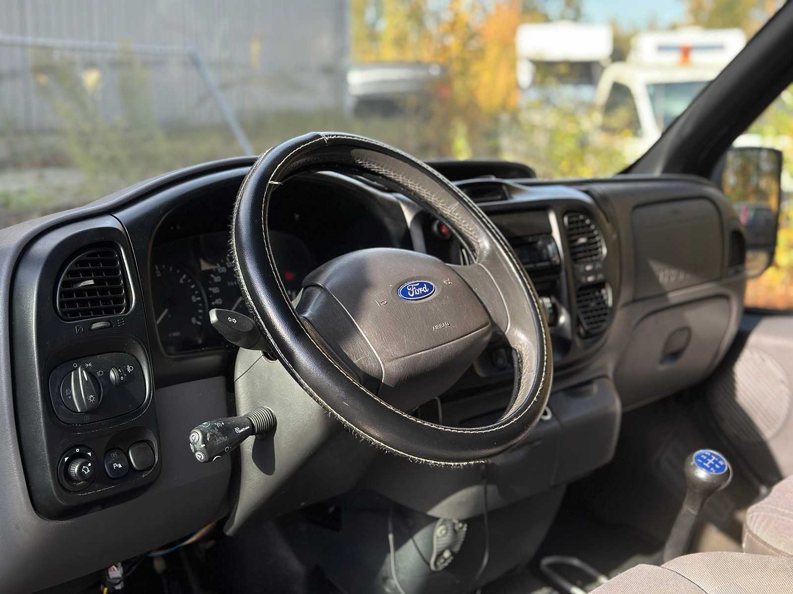 Ford Transit 260S FD DC 125 Camper 125pk 2003, J-557-JB