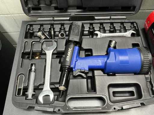 Pince à écrou riveté aveugle Emax AT6200