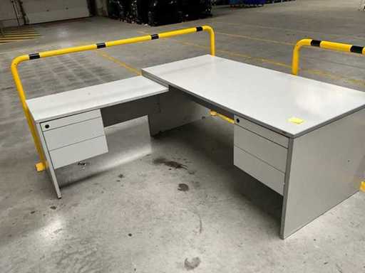 Lucas Desk (7x) + armoires (3x)
