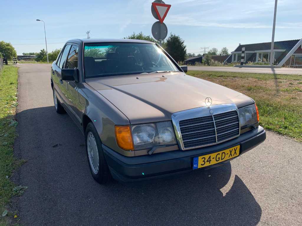 Mercedes-Benz 200-500 (W124) 260 E Automatic transmission in very good condition! 34-GD-XX