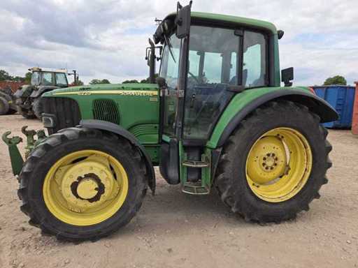 2004 John Deere 6220 Traktor rolniczy z napędem na cztery koła