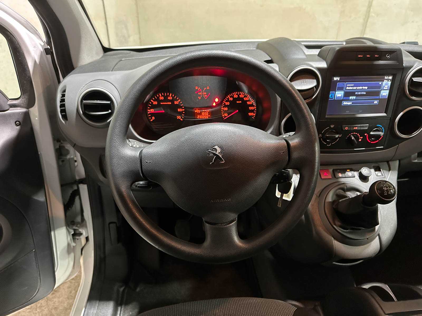 Peugeot Partner 120 1.6 BlueHDi 75 L1 Premium Pack 75pk 2018 (Origineel-NL & 1e Eigenaar), V-700-SK