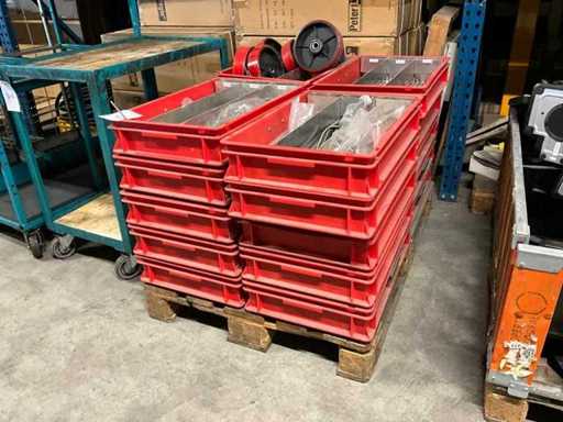 Stacking crates and machine parts (20x)