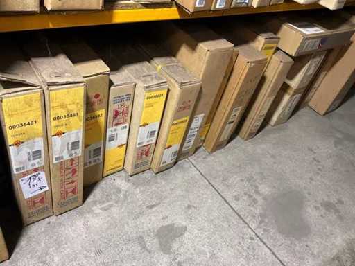 Diverse condensatoren en radiatoren voor o.a. Toyota (17x)