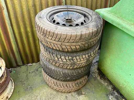 Anvelopă Michelin Car cu jantă din oțel (4x)