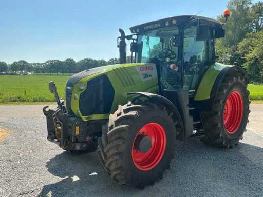 Tracteur agricole à quatre roues motrices Claas A36 640 Arion 2015