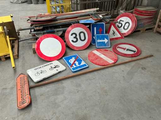 Lot verkeersborden signalisatie / wegblokkades